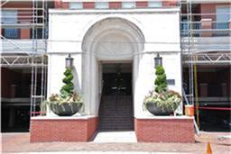 Foto del edificio - 2400 McCue Rd