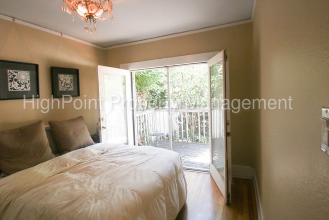 Building Photo - 1337 Bellaire St
