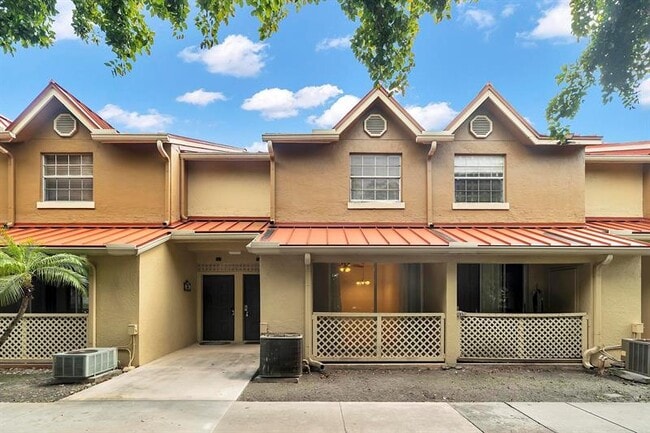 Foto del edificio - 18352 NW 68th Ave