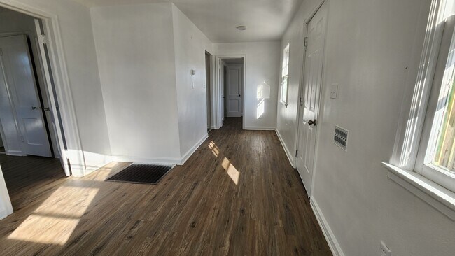 Building Photo - 1228 Spruce St