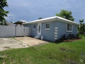 Building Photo - 3020 Selma Ave