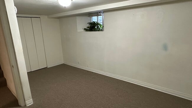 Building Photo - 1136 E Laird Ave
