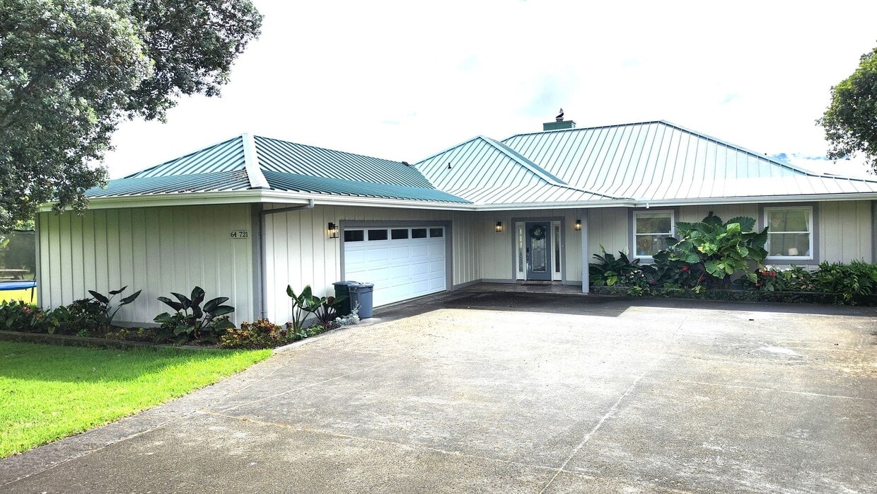 Primary Photo - Mokuloa Beauty with Mauna Kea Views