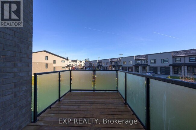 Photo du bâtiment - 3380-3380 Singleton Ave