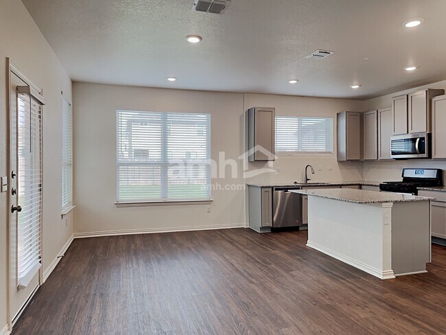 Building Photo - 2715 Spencebrook