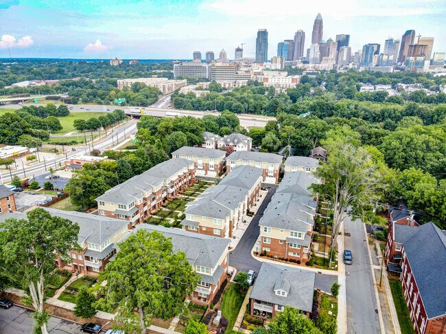 Building Photo - 131 Grandin Rd