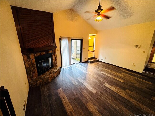 Foto del edificio - 446 Wilder Dr