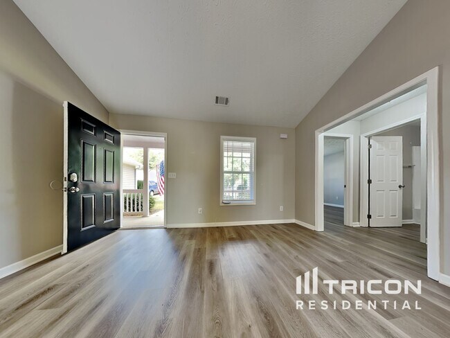 Building Photo - 724 White Oak Dr