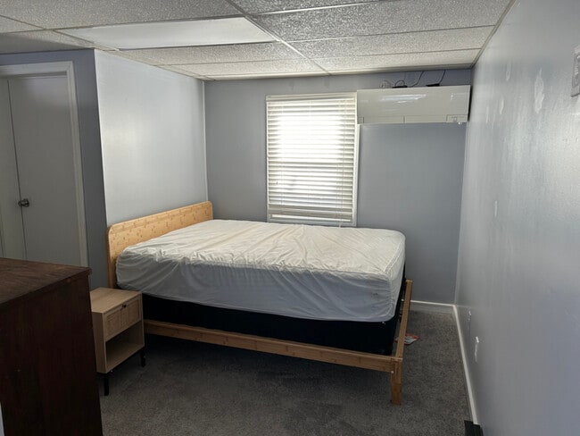 Building Photo - 349 Naubuc Ave