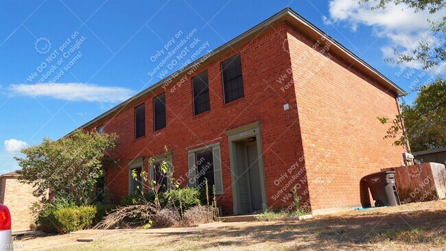 Foto del edificio - 2 br, 1.5 bath Townhome - 5807 Shadydell Dr