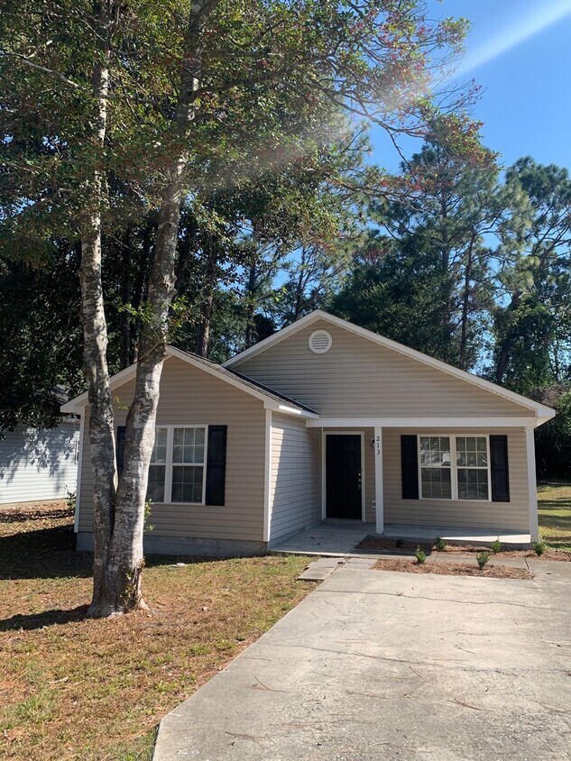 3 Bedroom 2 Bath House on Hillsdale Drive - 3 Bedroom 2 Bath House on Hillsdale Drive