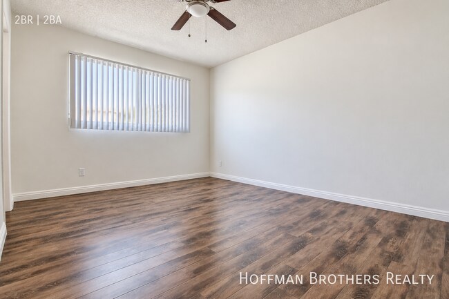 Foto del edificio - 8330 Willis Ave