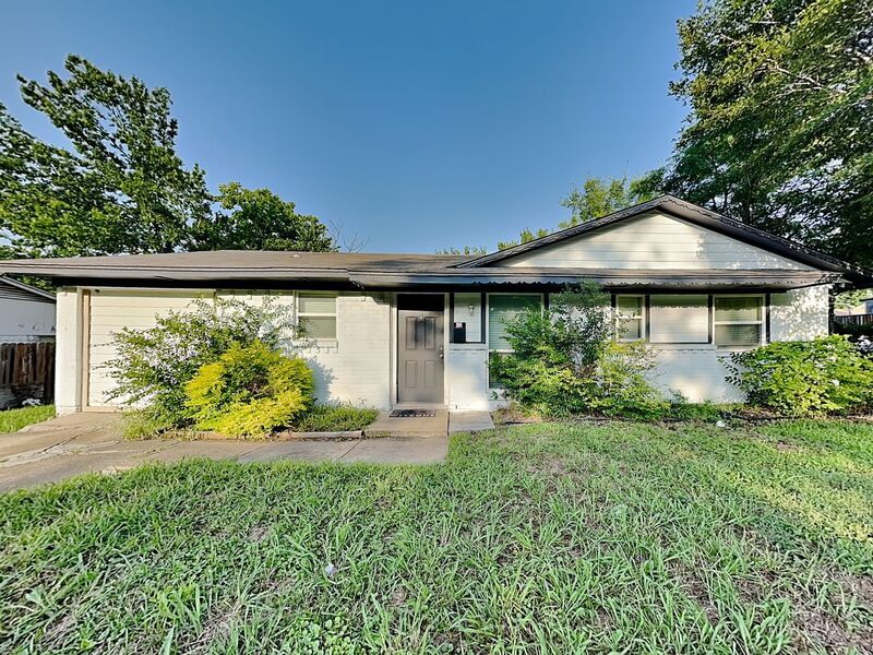 Primary Photo - 1724 Spring Lake Dr