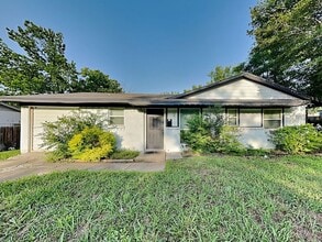 Building Photo - 1724 Spring Lake Dr