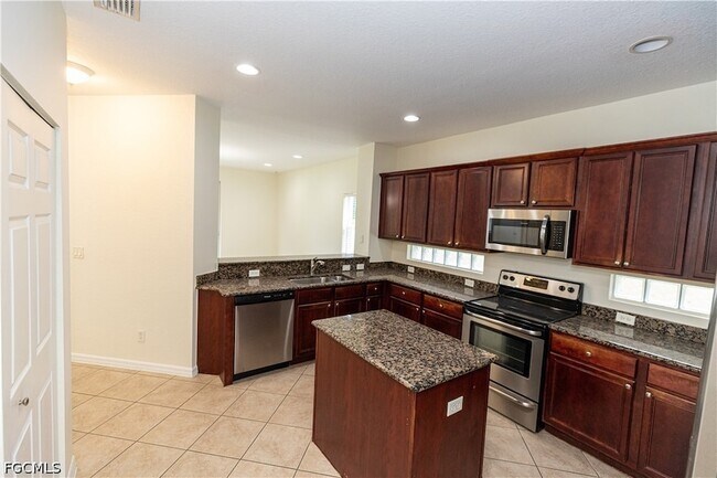Foto del edificio - 17007 Tremont St