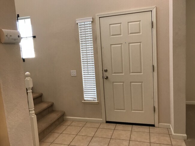 Foto del edificio - Two story in desirable north Turlock!