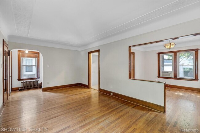 Building Photo - 2410 Yale Ave