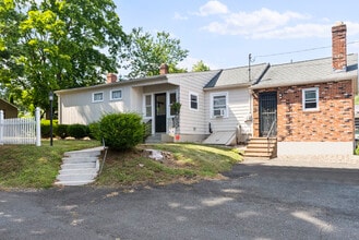 Building Photo - 160 Beecher St