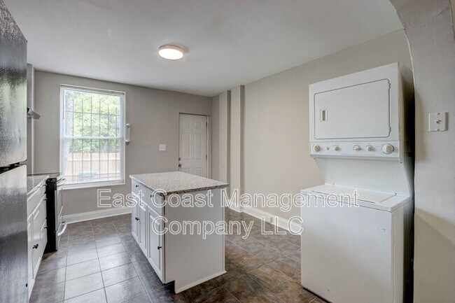 Building Photo - 2127 W Fairmount Ave