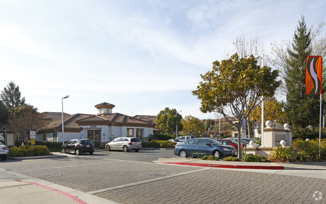 Building Photo - Stonegate Apartments