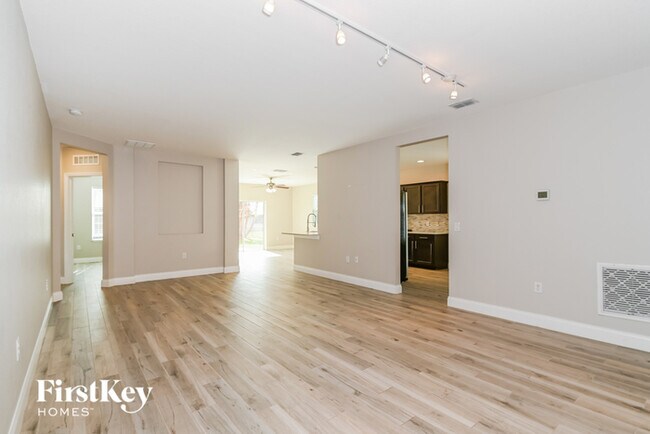 Building Photo - 1215 SW 11th Pl