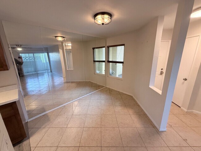 Foto del edificio - Eastlake Shores Downstairs Condo feat. Two Bedrooms and Two Bathrooms