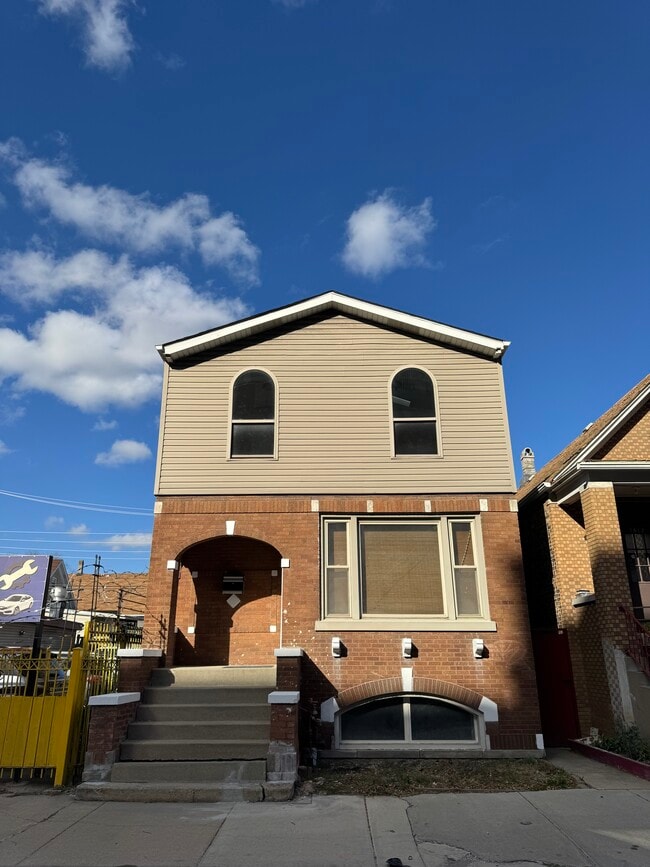 Building Photo - 1814 W Pershing Rd