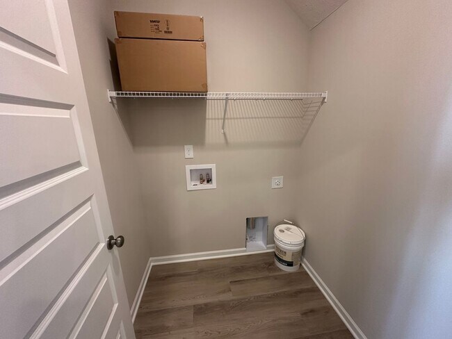 Building Photo - BRAND NEW 3 Bed 2.5 Bath Townhome Near The...