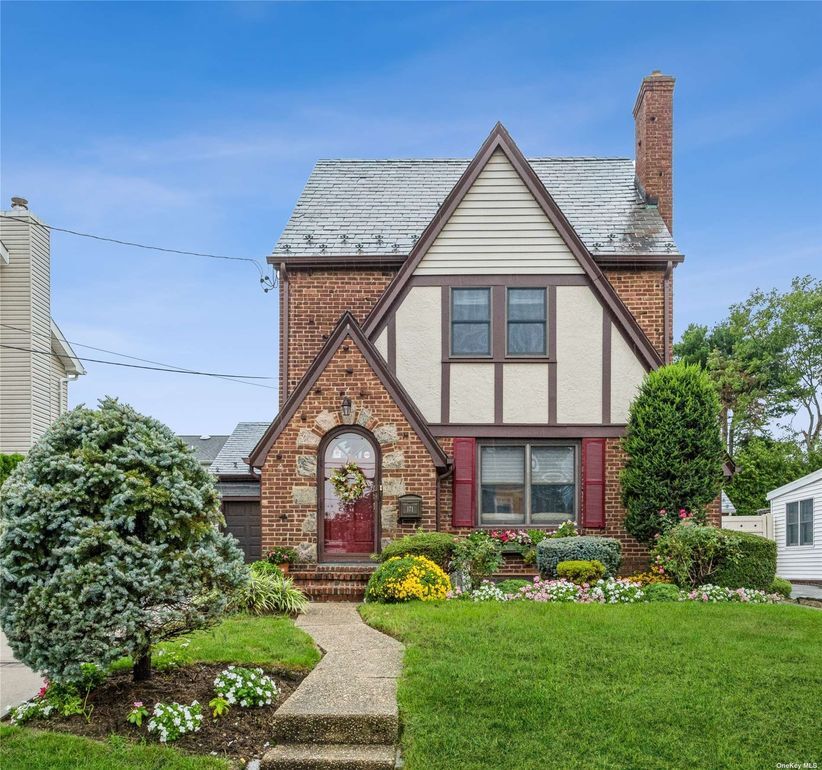 171 Brixton Rd S, Garden City, NY 11530 House Rental in Garden City, NY