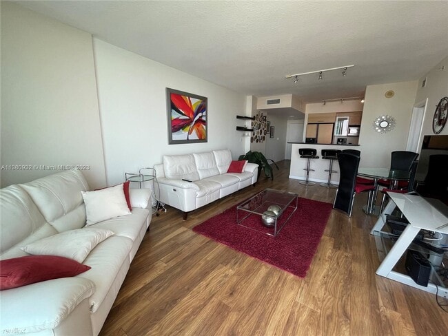 Building Photo - 1 br, 1 bath Condo - 335 S Biscayne Blvd A...