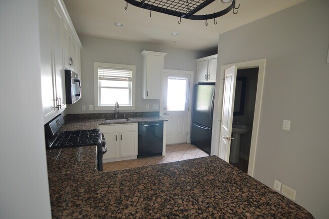 Building Photo - 4402 Longfellow St