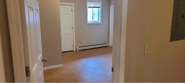 Building Photo - 7 School St