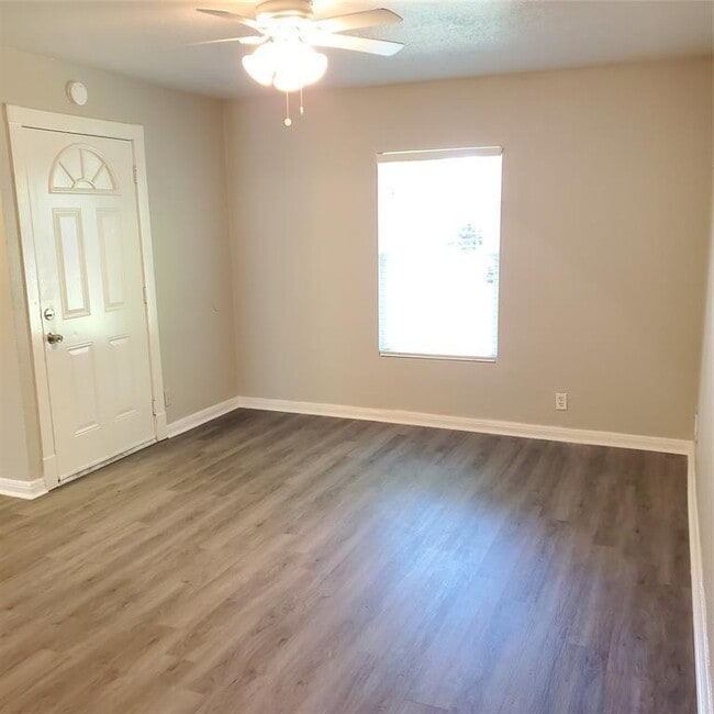 Building Photo - 3926 Alberta St