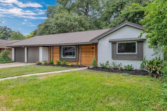 Foto del edificio - 10058 Larston St