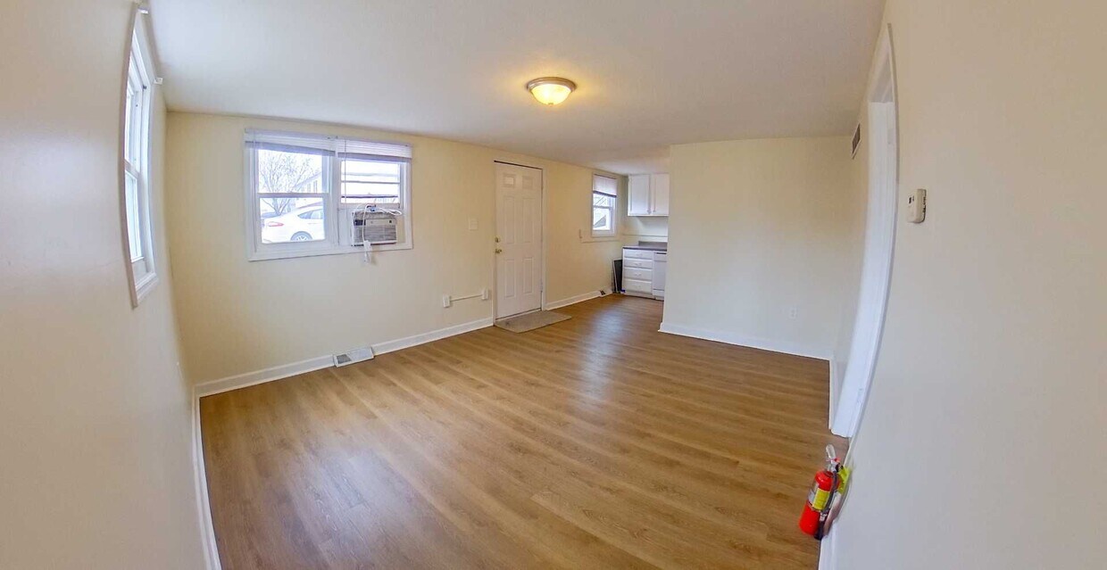 Primary Photo - 3D Tour Available - Centrally located 1 be...