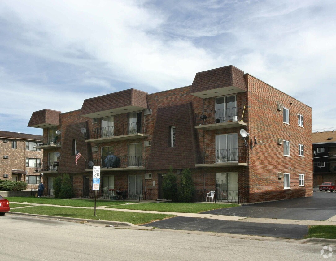 10639 Parkside Ave, Chicago Ridge, IL 60415 Apartments in Chicago