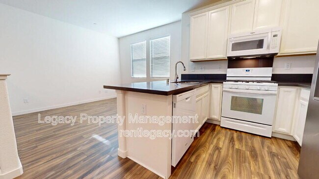 Foto del edificio - 3998 E Commerce Way