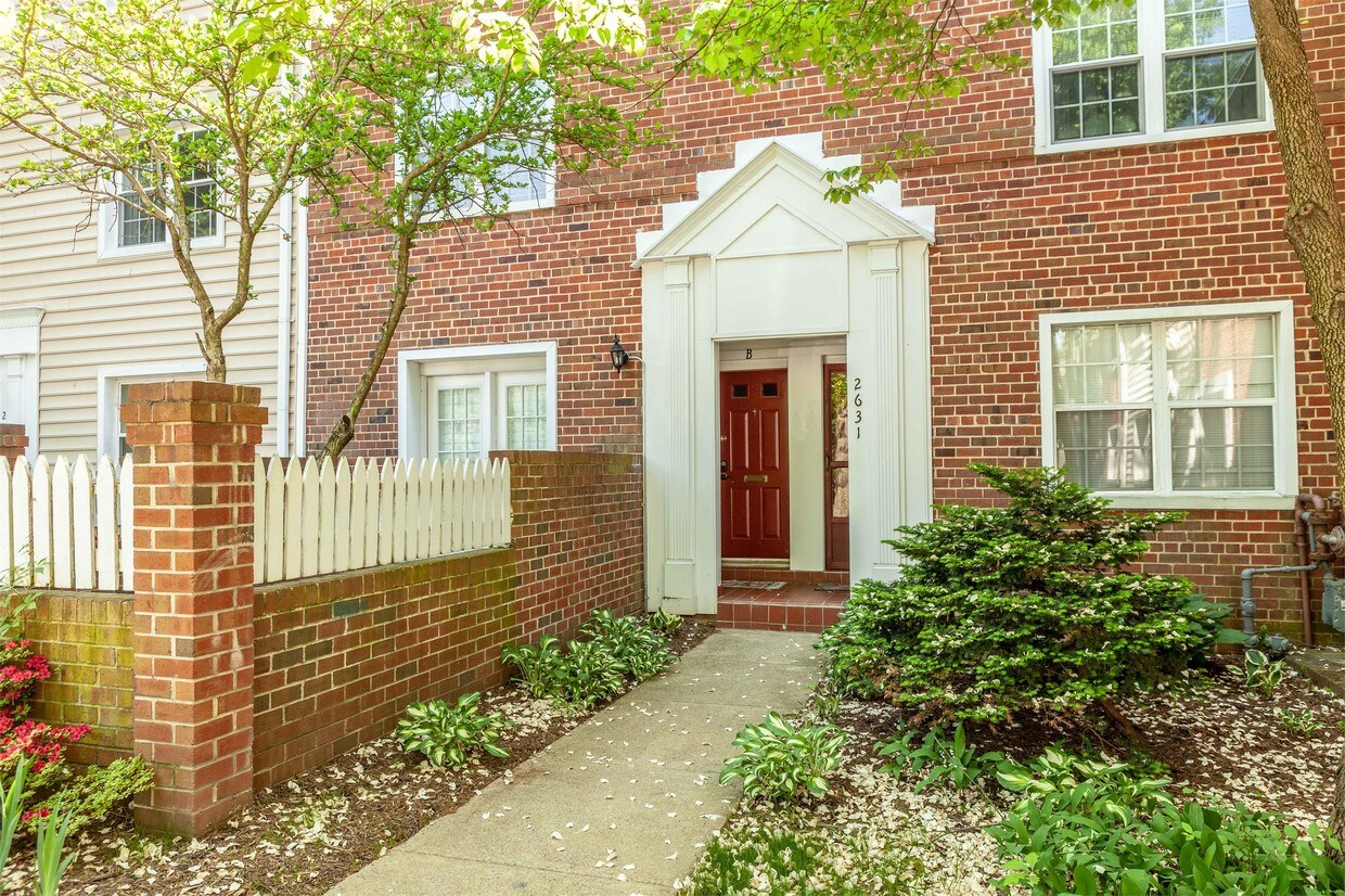 2631 S Walter Reed Dr, Arlington, VA 22206 Townhome Rentals in