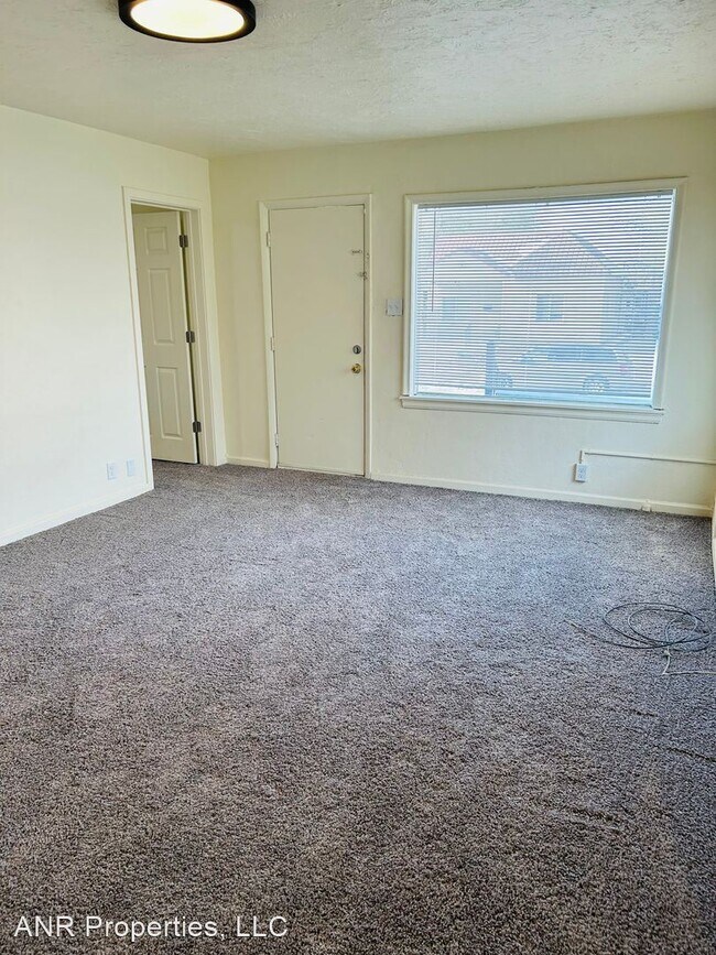 Building Photo - 4 br, 1 bath House - 333 W Carson