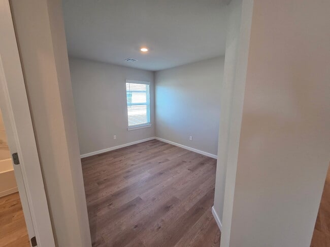 Building Photo - 7513 E 156th Pl S