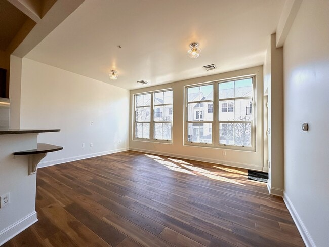 Building Photo - 55 Mallory Ave