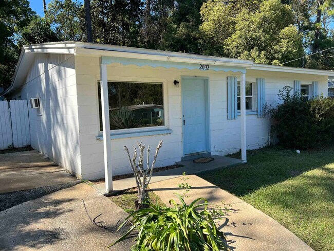 Foto del edificio - 2032 Warwick St