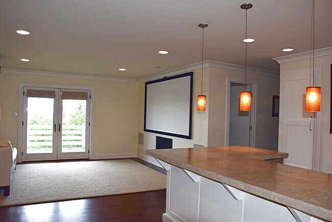 Building Photo - Beautiful Home on East Benches - Great Views