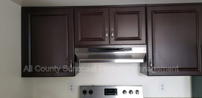 Building Photo - 669 16th Ln