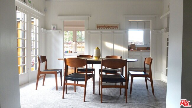 Foto del edificio - 2417 Walgrove Ave