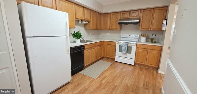 Building Photo - 5510 La Cross Ct