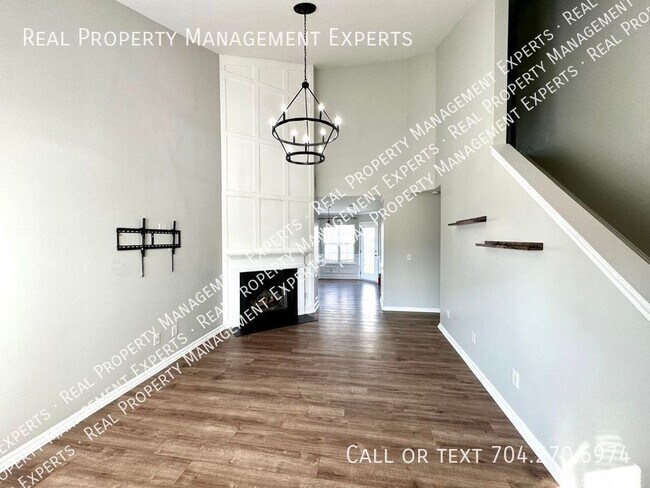 Building Photo - Stunning 5BR/2.5BR Home in Concord!