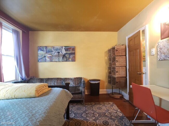 Building Photo - 2 br, 1 bath Townhome - 1020 S 22nd St