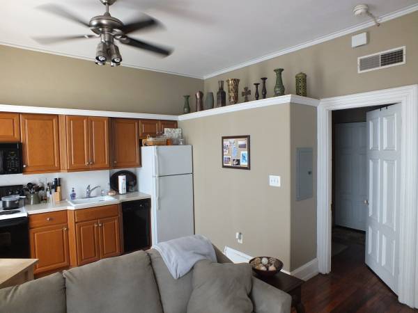 Front Room 1 - 1935 Spring Garden St