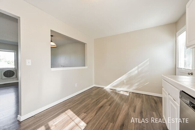 Building Photo - 9936 Fillmore St